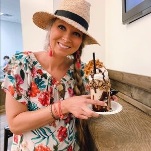 Meet your Posher, Alicia